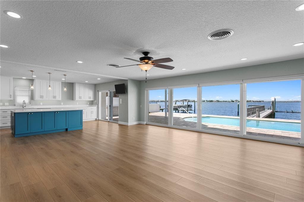 7989 CAUSEWAY BOULEVARD N photo 18