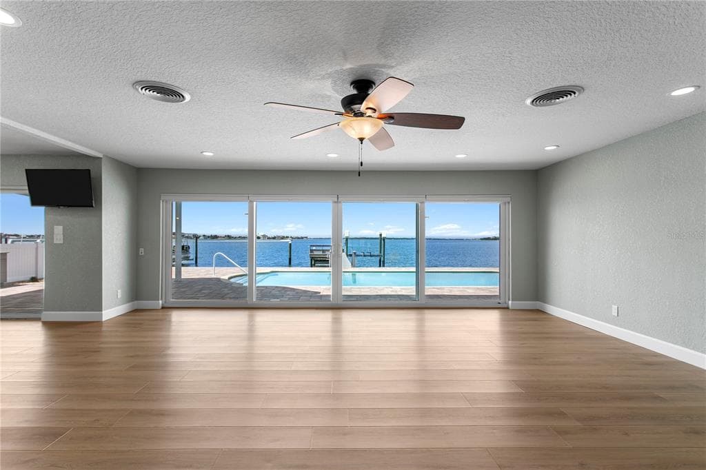 7989 CAUSEWAY BOULEVARD N photo 19