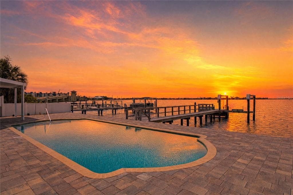 7989 CAUSEWAY BOULEVARD N photo 4