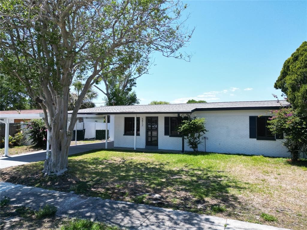 5812 LIVERPOOL DRIVE photo 2