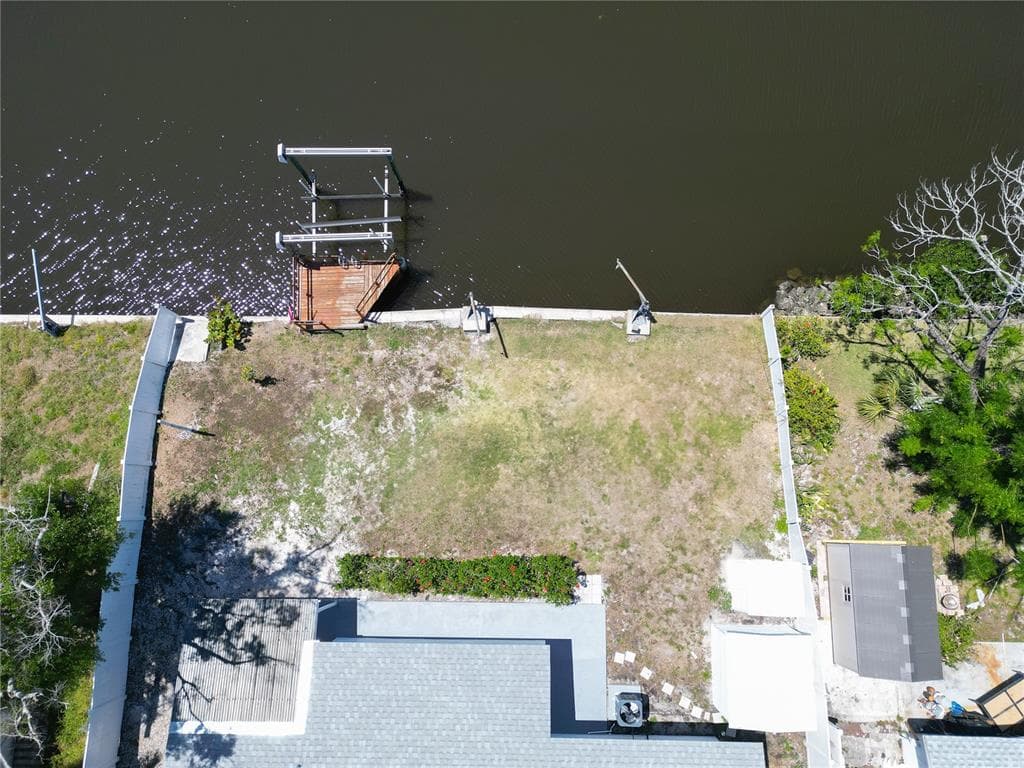 5812 LIVERPOOL DRIVE photo 16