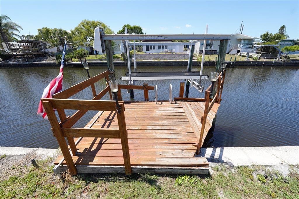 5812 LIVERPOOL DRIVE photo 10