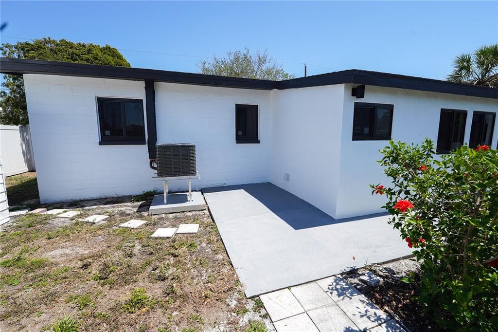 5812 LIVERPOOL DRIVE photo 11