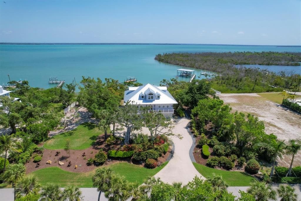 19 GROUPER HOLE DRIVE 4