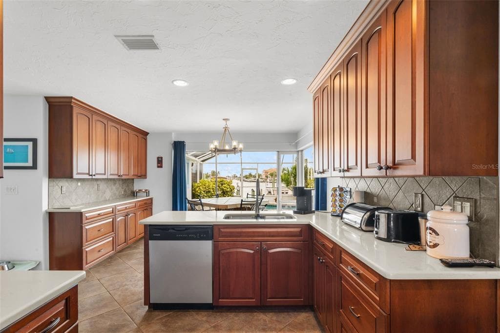 812 ARLINGTON ROAD photo 13