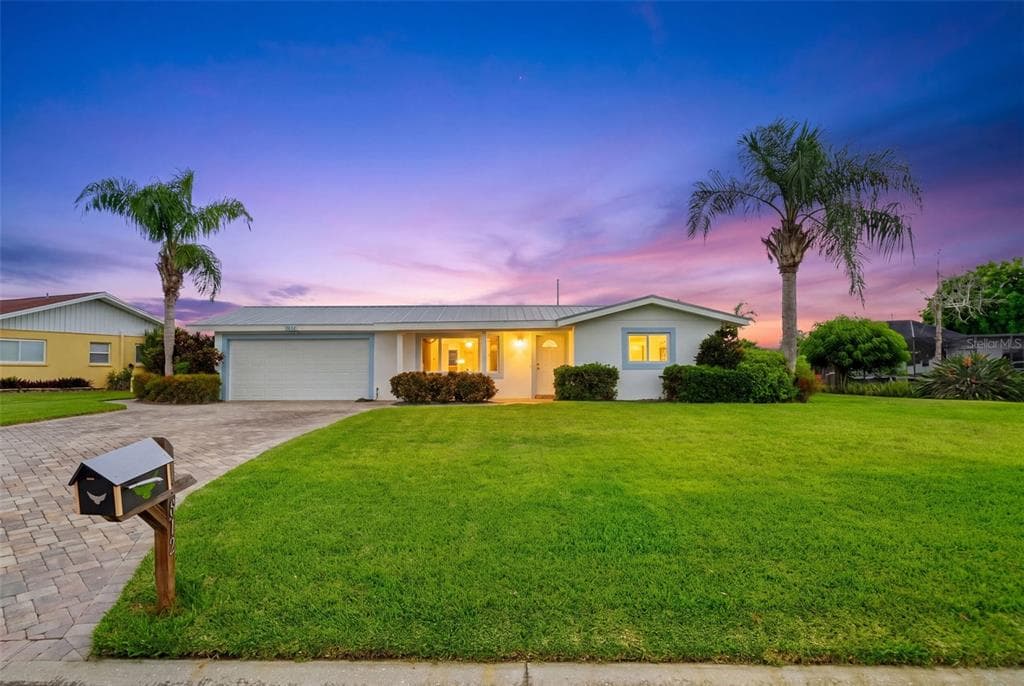 812 ARLINGTON ROAD photo 1
