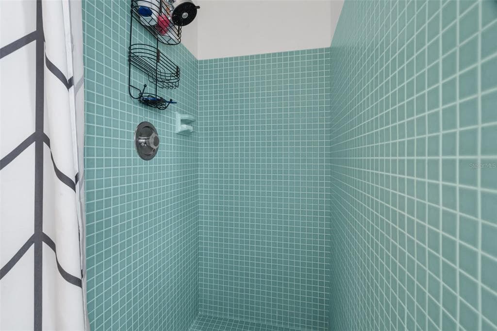 812 ARLINGTON ROAD photo 24