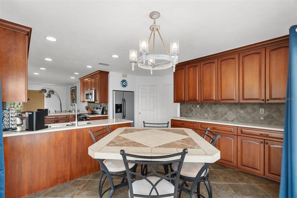 812 ARLINGTON ROAD photo 14
