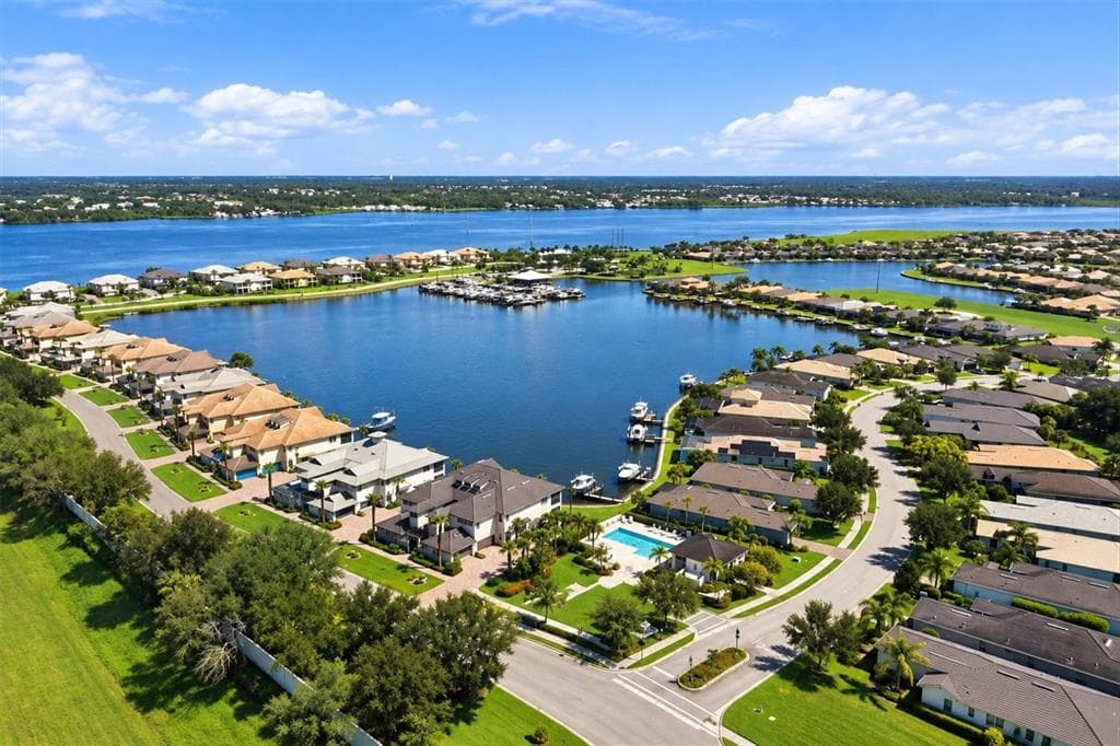 1009 RIVERSCAPE STREET 1009 photo 2