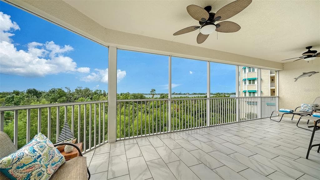250 HIDDEN BAY DRIVE 302 photo 2