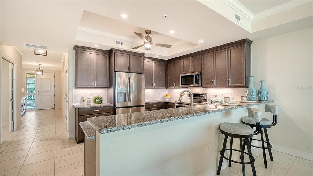 250 HIDDEN BAY DRIVE 302 photo 17