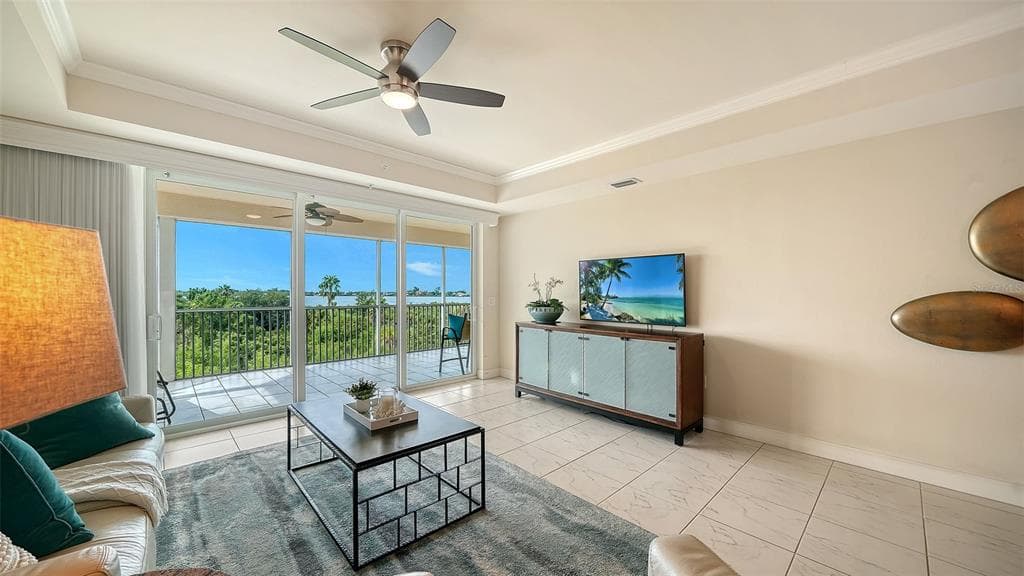 250 HIDDEN BAY DRIVE 302 photo 7