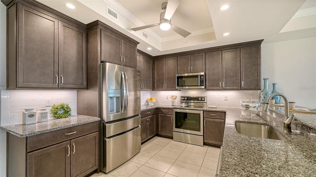 250 HIDDEN BAY DRIVE 302 photo 19