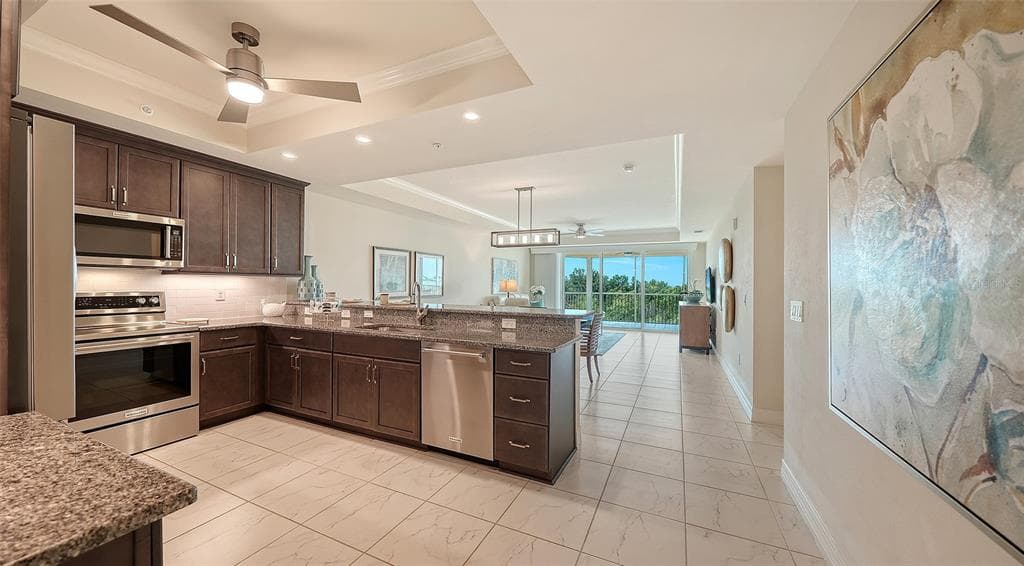 250 HIDDEN BAY DRIVE 302 photo 4