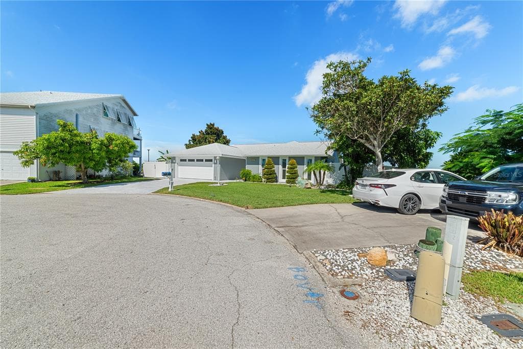 15723 DONZI DRIVE photo 4