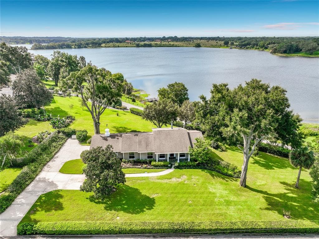 1800 COUNTRY CLUB DRIVE 2