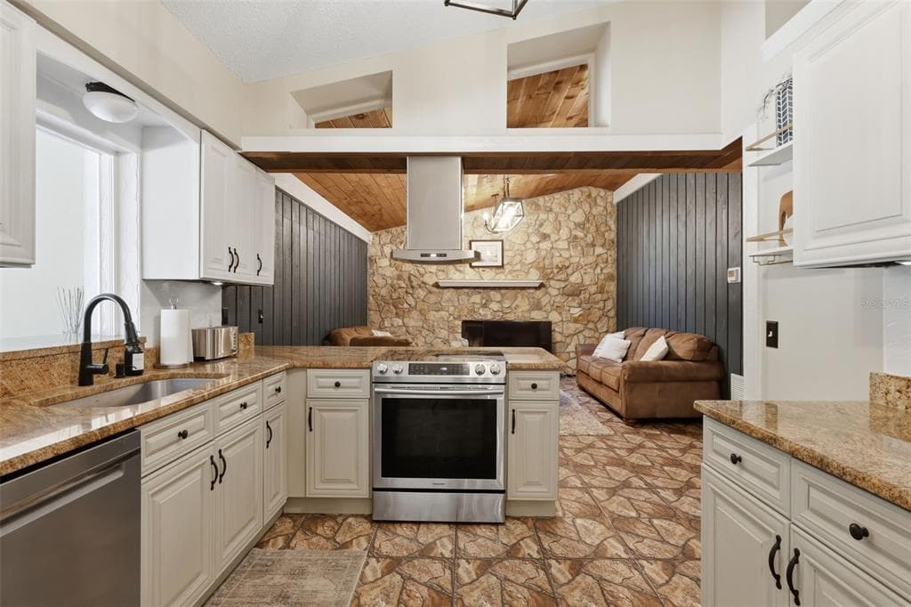 27627 LOIS DRIVE photo 8