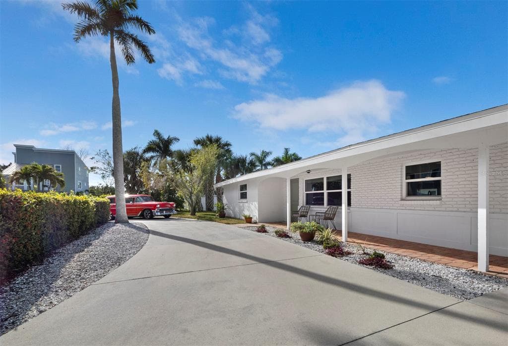 691 TARAWITT DRIVE 2