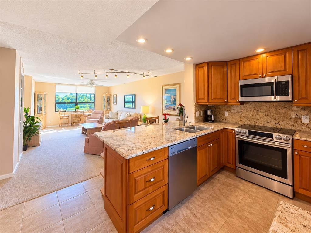2620 COVE CAY DRIVE 306 photo 2