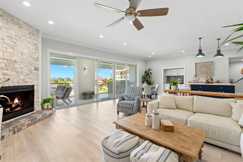 1100 PINELLAS BAYWAY S I4 photo 17