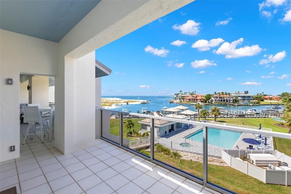 1100 PINELLAS BAYWAY S I4 photo 12