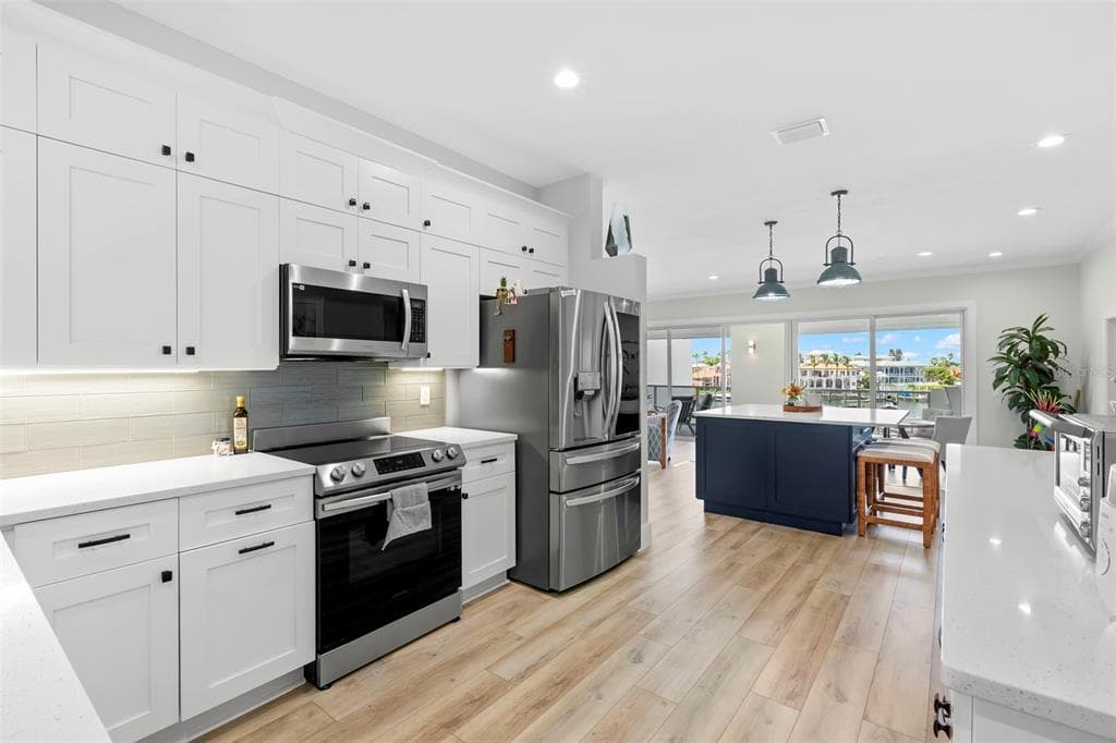 1100 PINELLAS BAYWAY S I4 photo 7