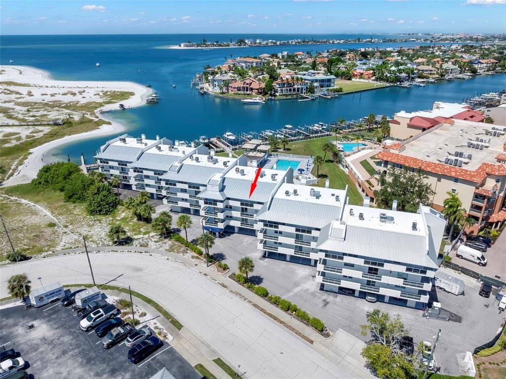 1100 PINELLAS BAYWAY S I4 photo 1