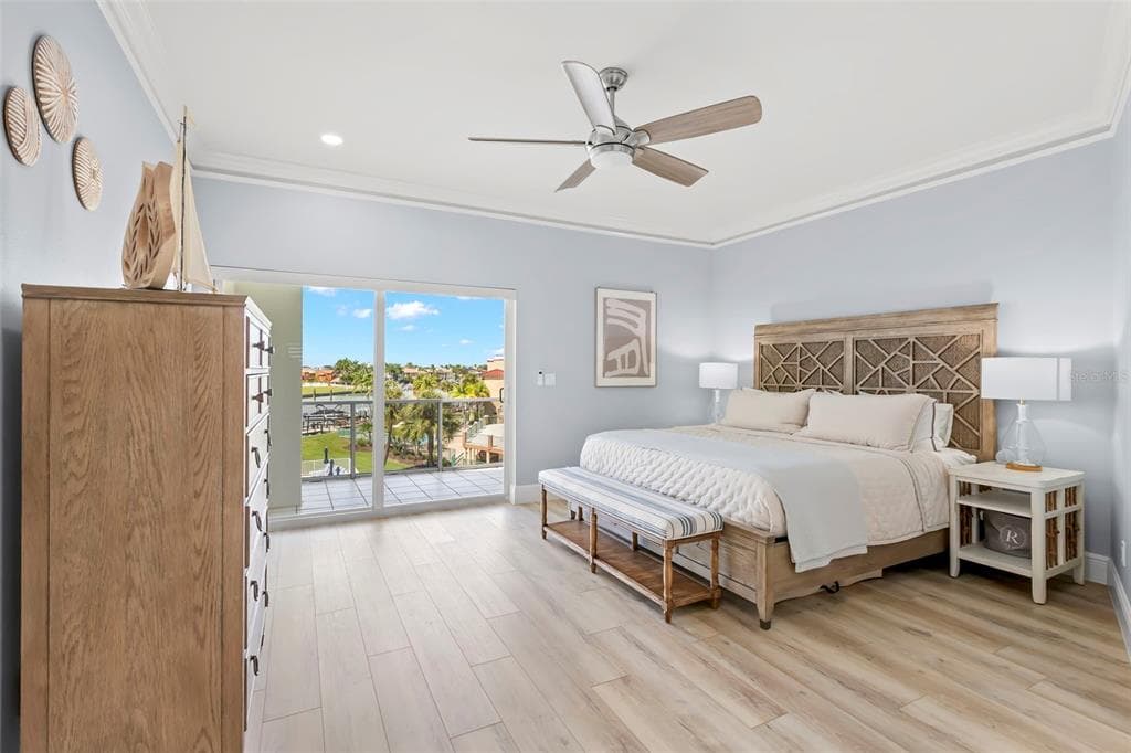 1100 PINELLAS BAYWAY S I4 photo 18