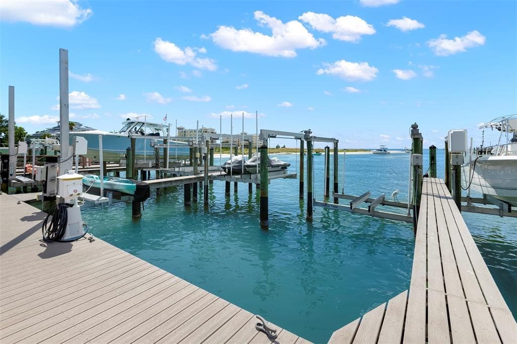 1100 PINELLAS BAYWAY S I4 photo 4