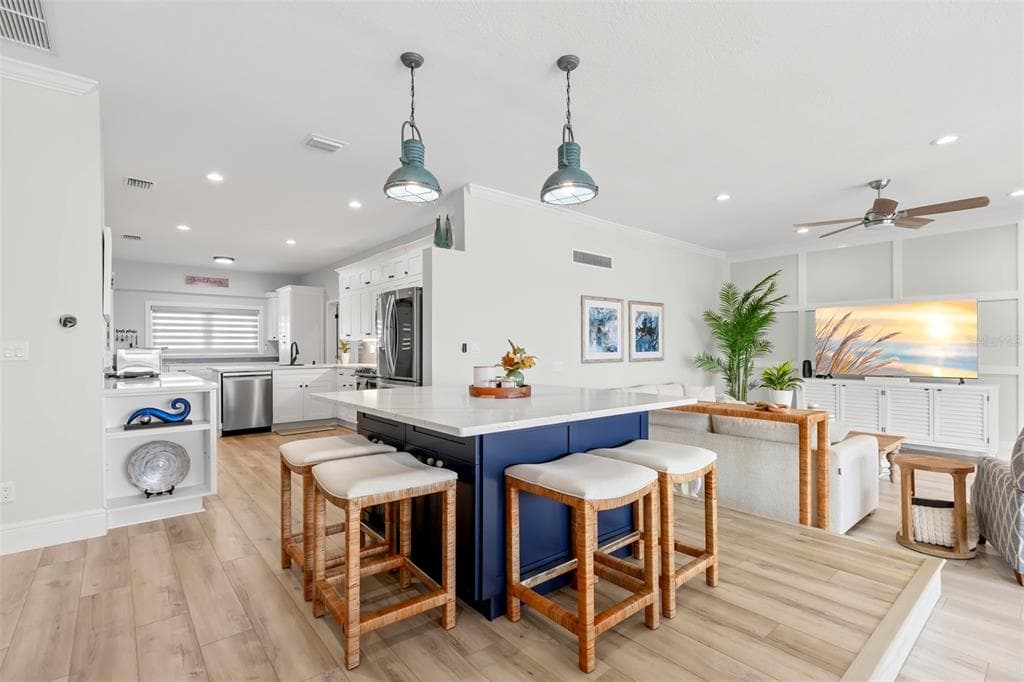 1100 PINELLAS BAYWAY S I4 photo 8