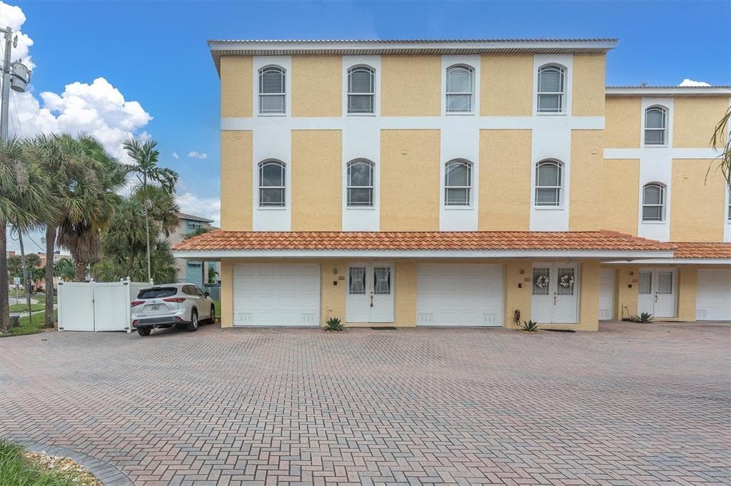 11595 GULF BOULEVARD 1 photo 3