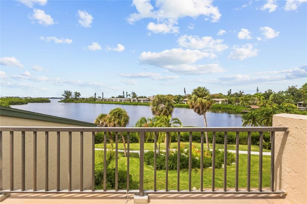 1601 BAYHOUSE POINT DRIVE 204 photo 23