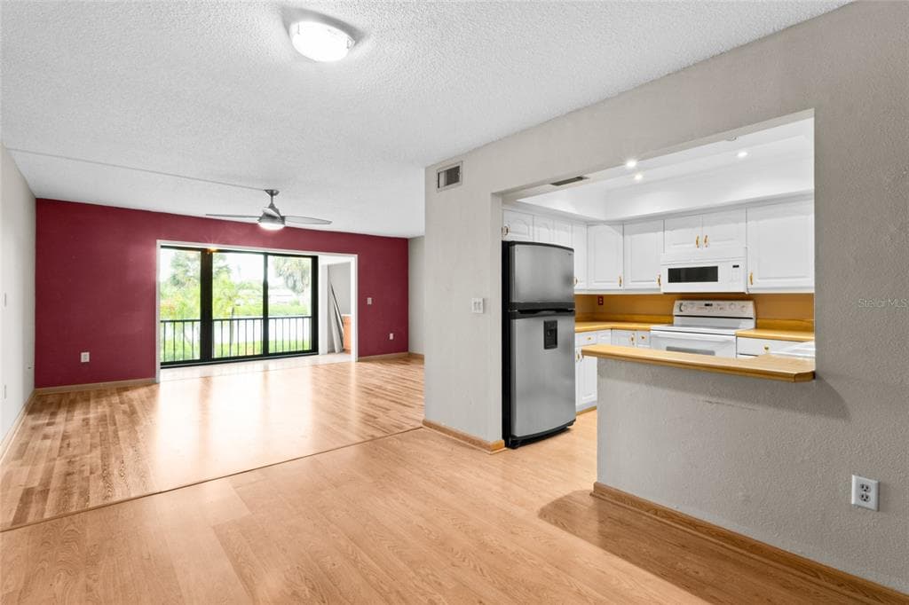 1601 BAYHOUSE POINT DRIVE 204 photo 4