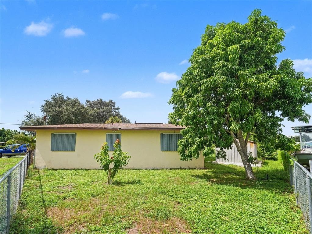 562 E TARPON BOULEVARD NW photo 23