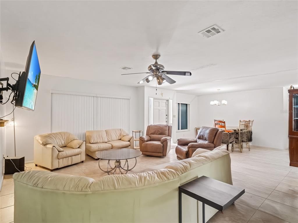 562 E TARPON BOULEVARD NW photo 4