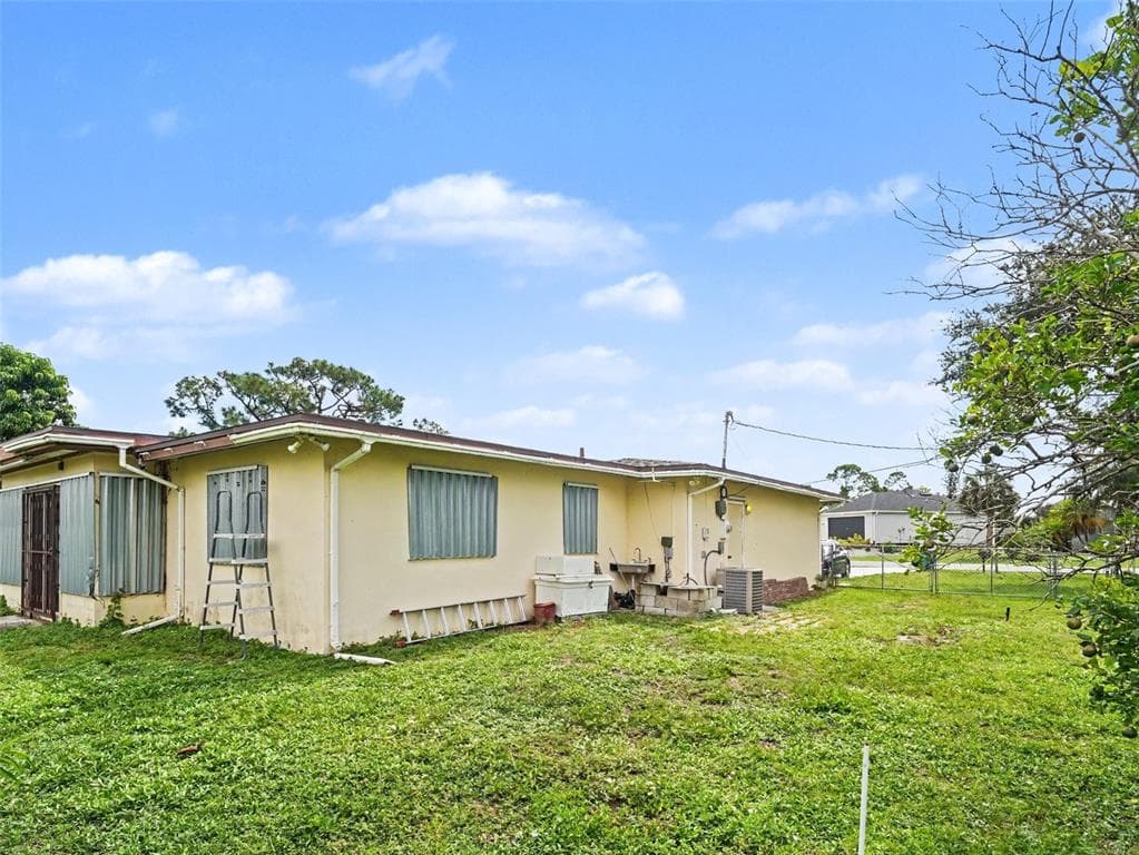 562 E TARPON BOULEVARD NW photo 21