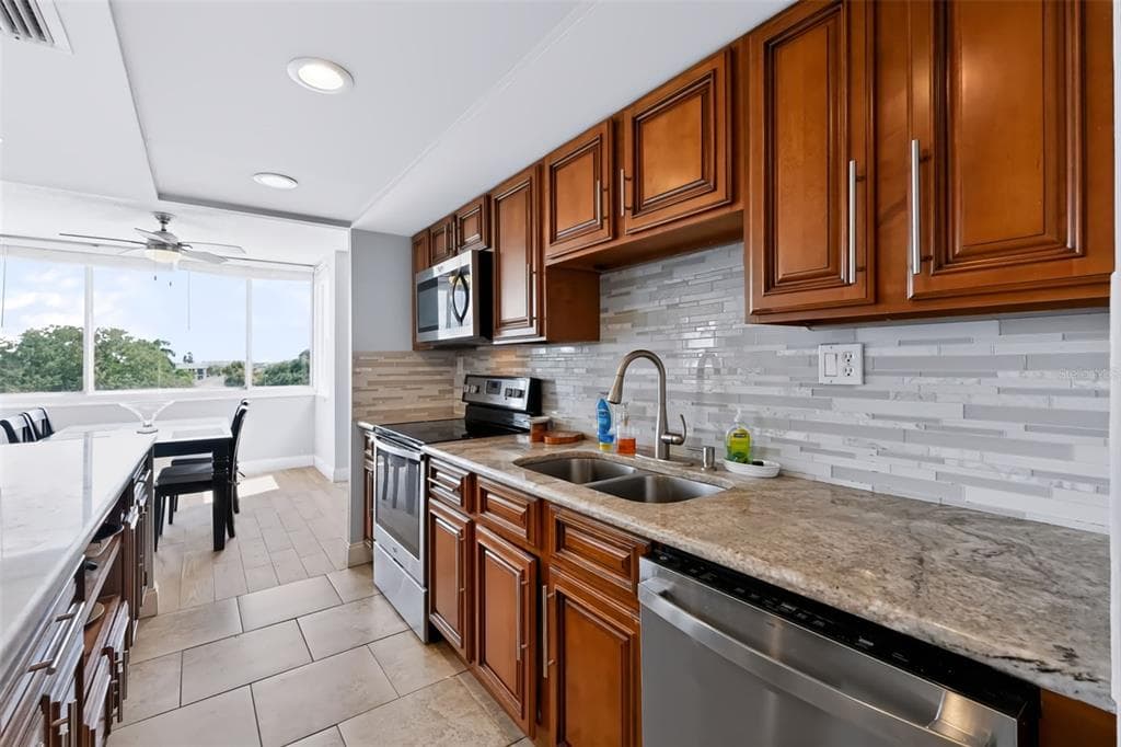 644 ISLAND WAY 406 photo 9