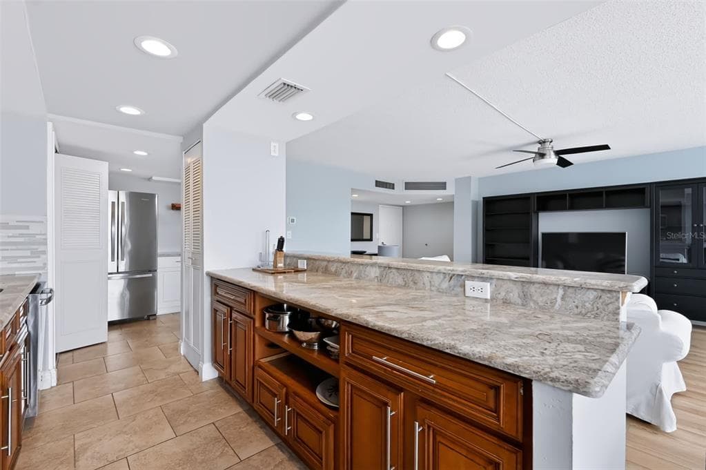 644 ISLAND WAY 406 photo 10