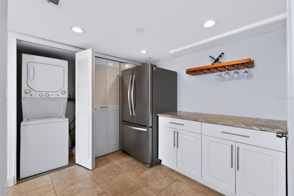 644 ISLAND WAY 406 photo 15