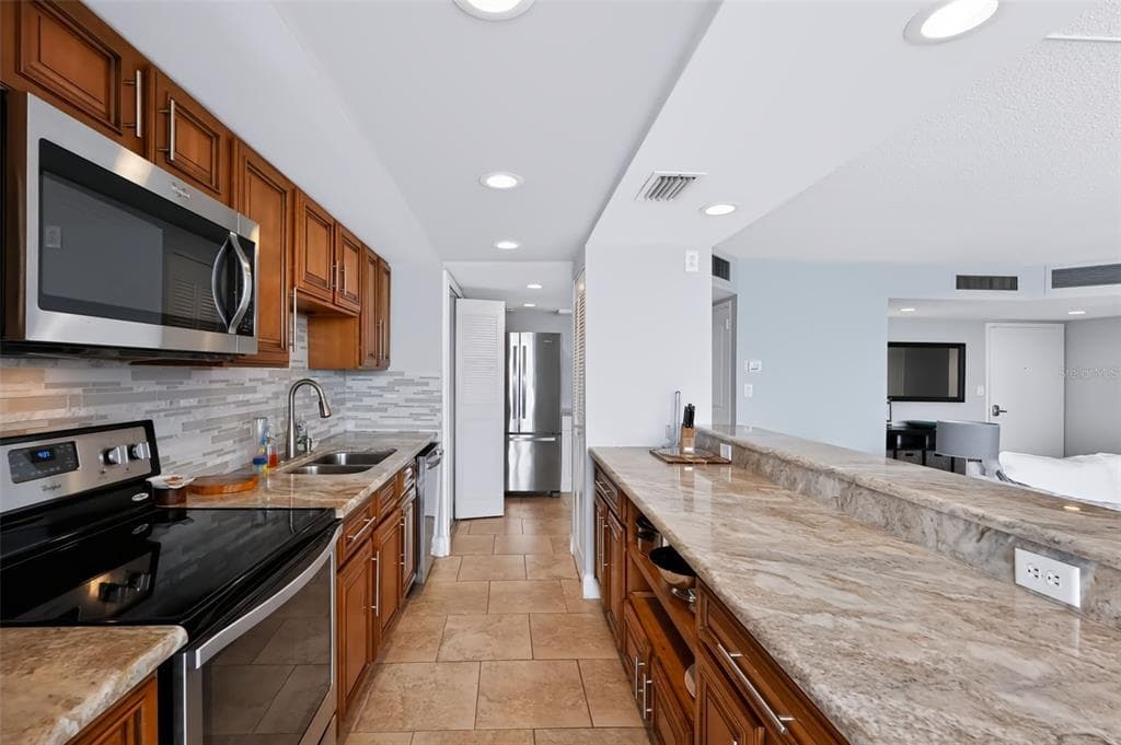 644 ISLAND WAY 406 photo 11
