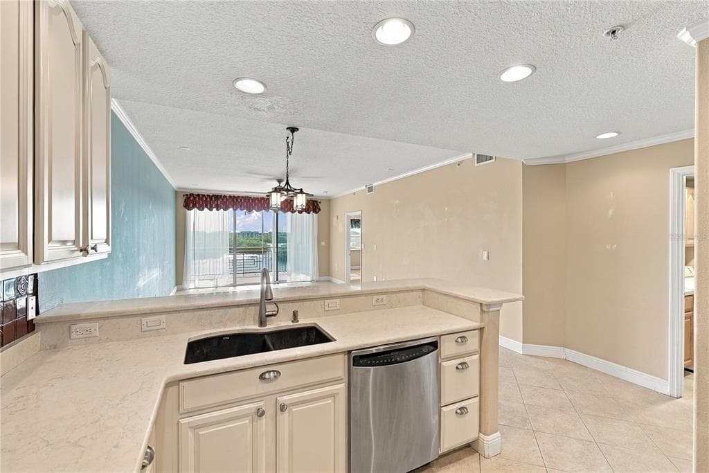 7070 KEY HAVEN ROAD 402 photo 14