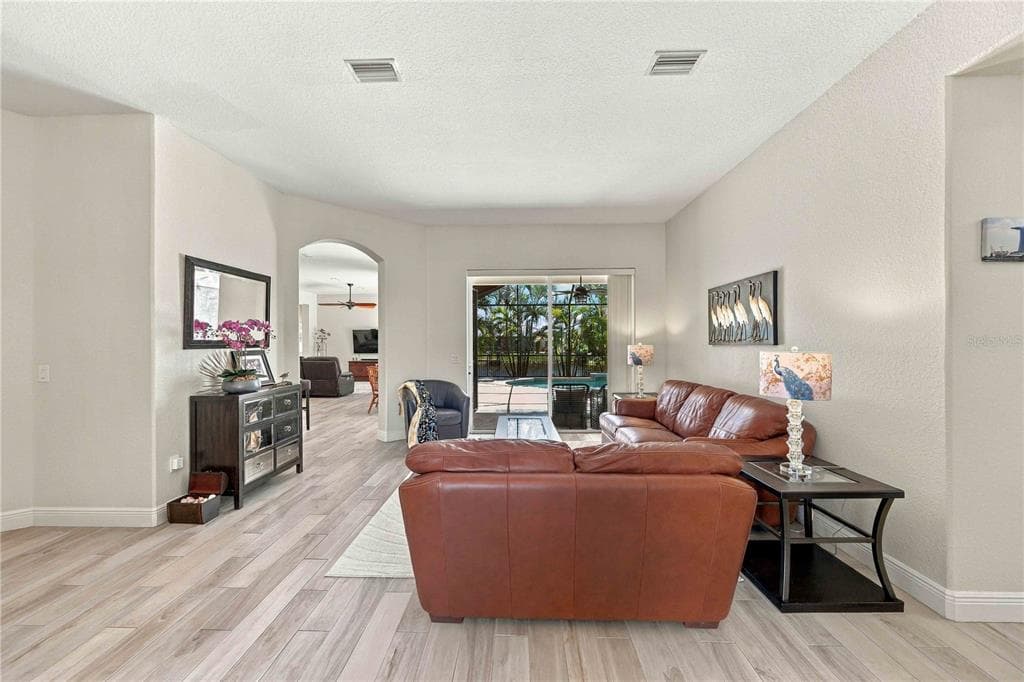 15392 ALDAMA CIRCLE photo 6