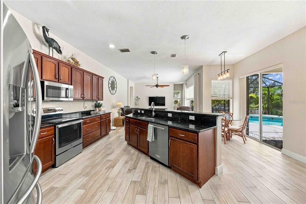 15392 ALDAMA CIRCLE photo 7