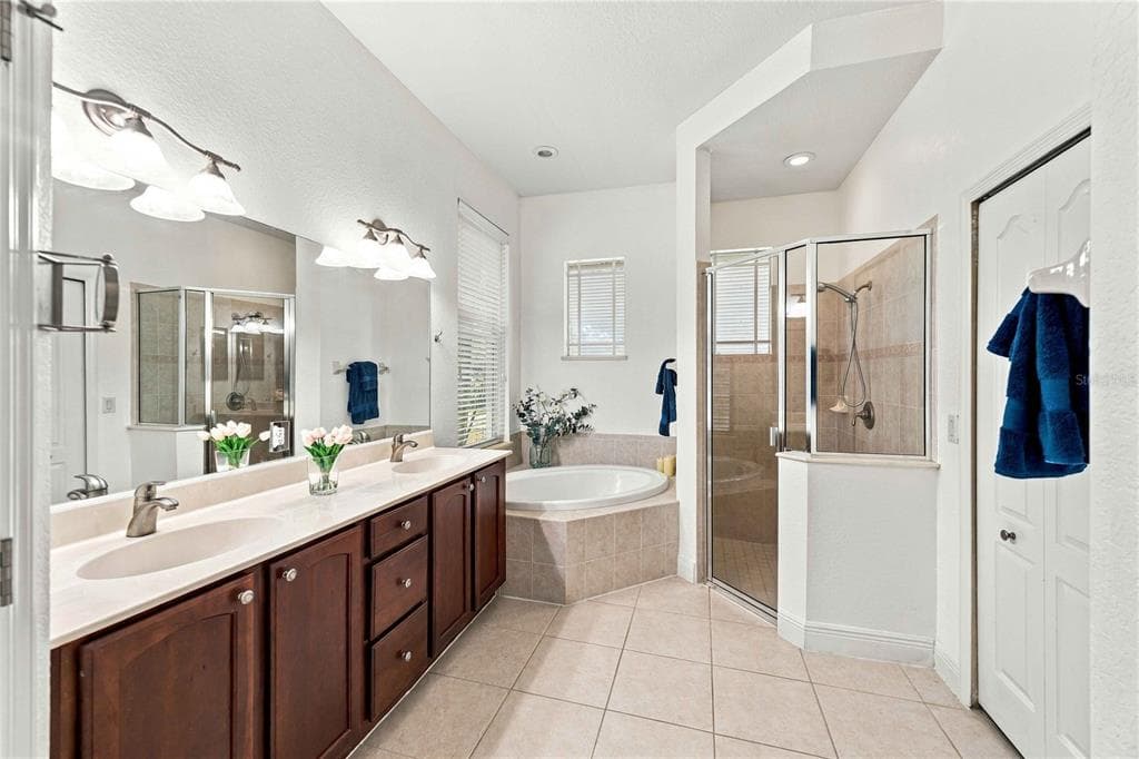 15392 ALDAMA CIRCLE photo 10