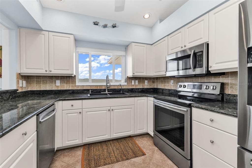 1250 W MARION AVENUE 141 photo 21