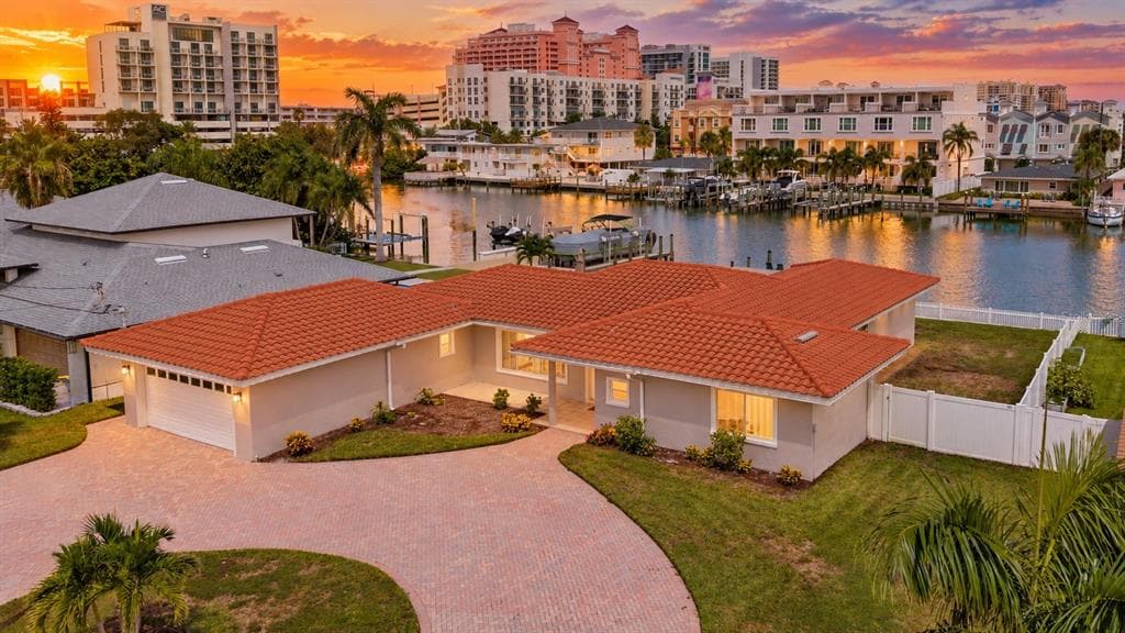 136 BAYSIDE DRIVE 2
