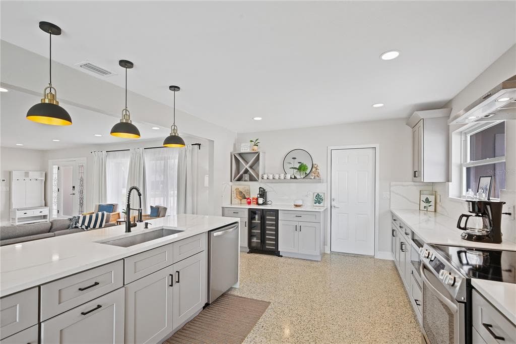 136 BAYSIDE DRIVE photo 13