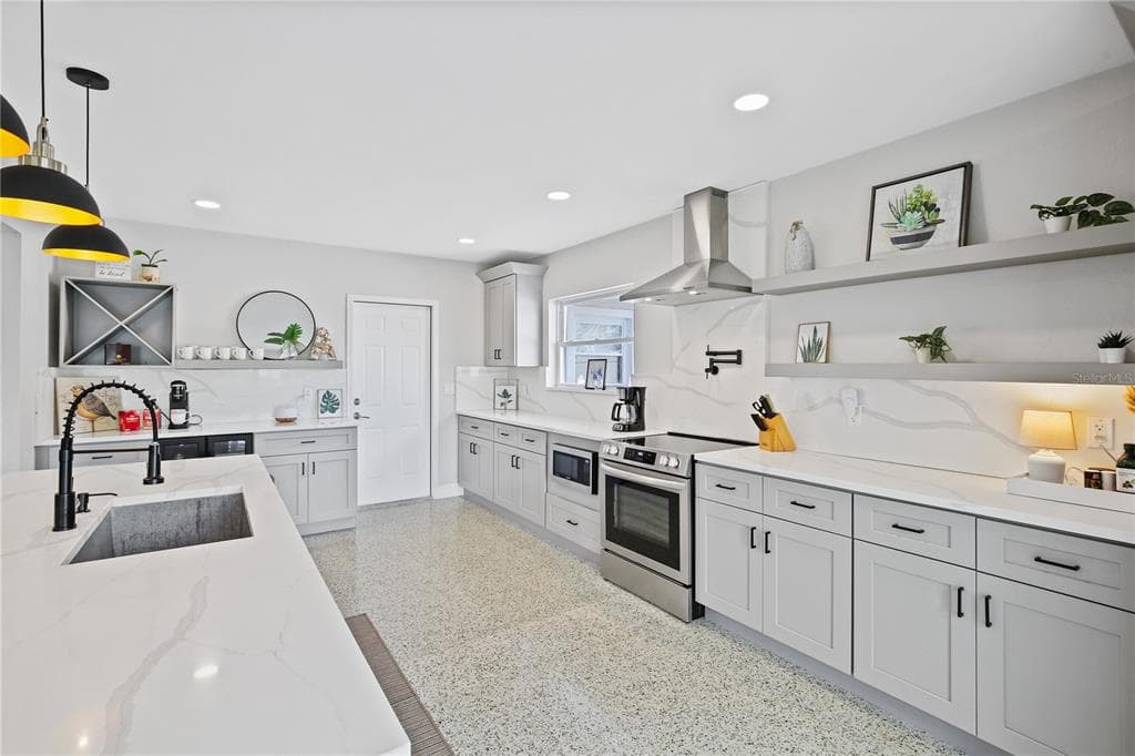 136 BAYSIDE DRIVE photo 12
