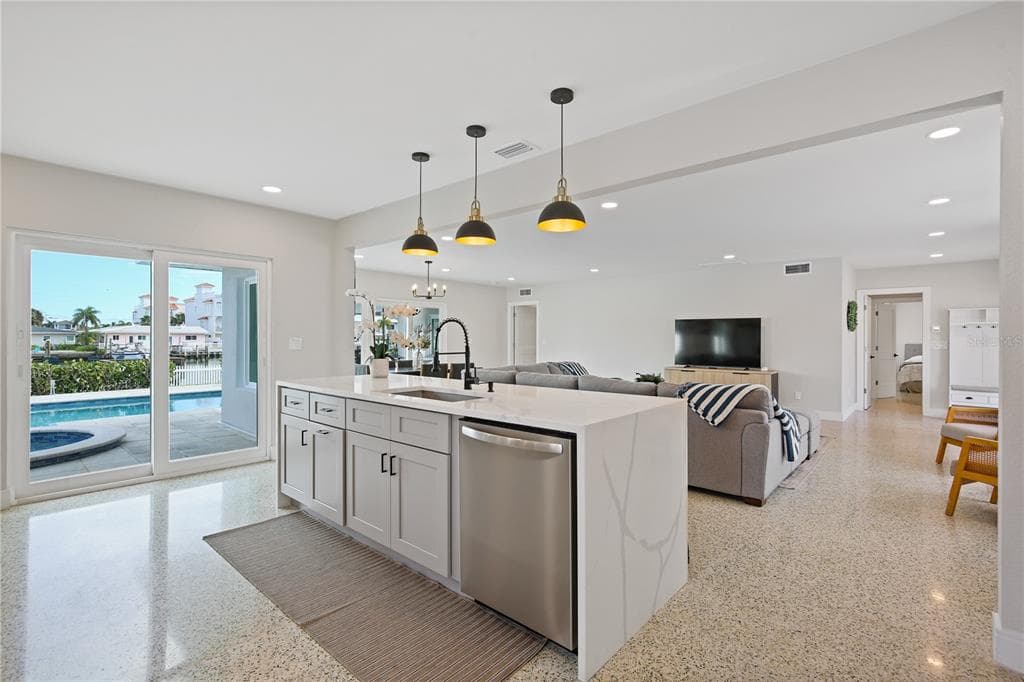 136 BAYSIDE DRIVE photo 10