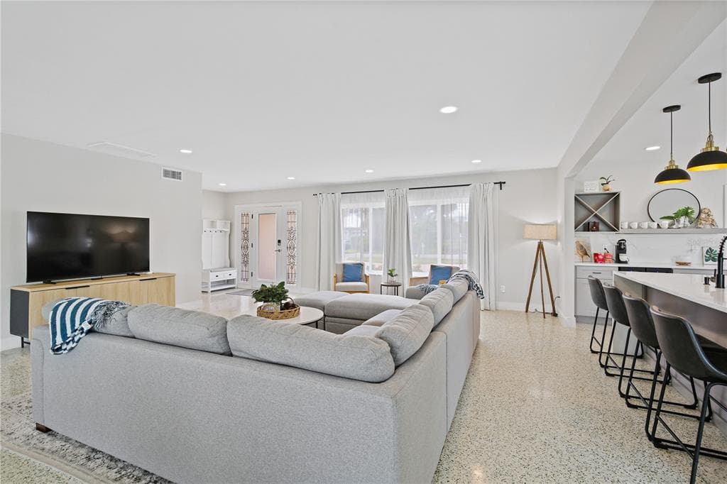 136 BAYSIDE DRIVE photo 18